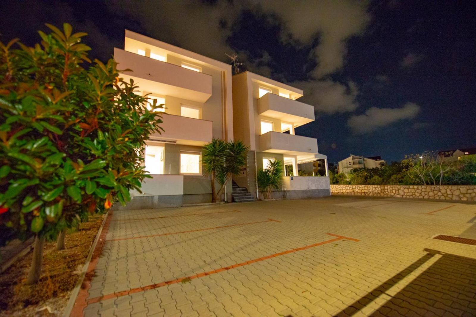 Apartments Yoko ノヴァリャ エクステリア 写真