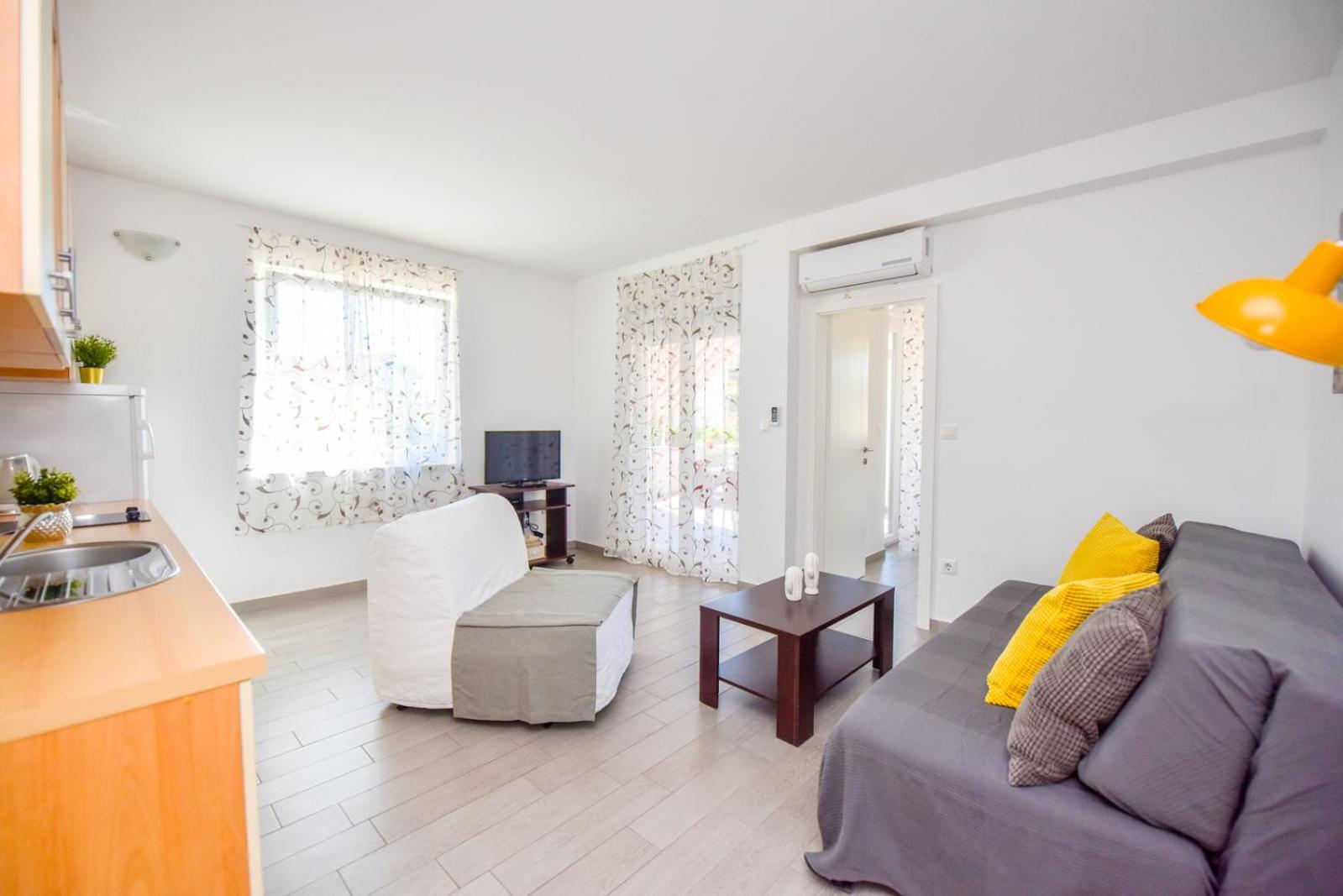 Apartments Yoko ノヴァリャ エクステリア 写真